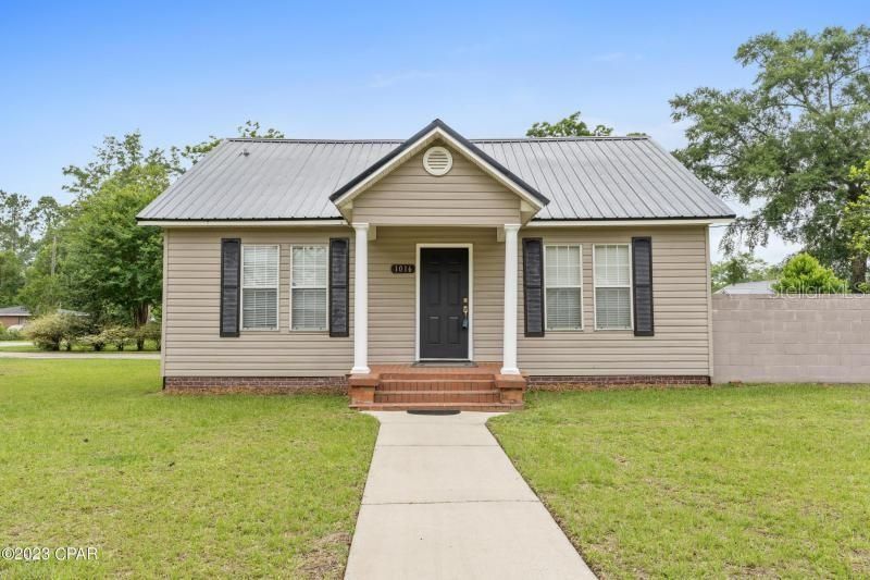 Recently Sold: $129,000 (2 beds, 1 baths, 984 Square Feet)