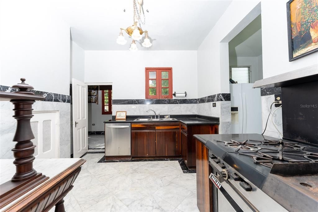 Vendido Recientemente: $2,200,000 (3 camas, 2 baños, 2854 Pies cuadrados)