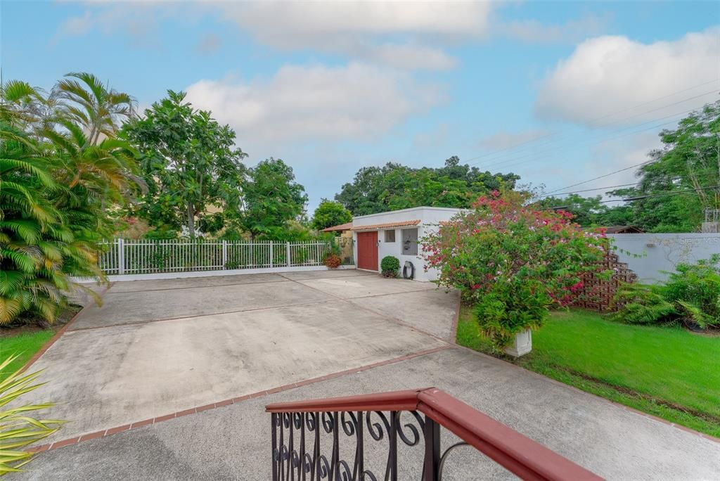 Recently Sold: $2,200,000 (3 beds, 2 baths, 2854 Square Feet)