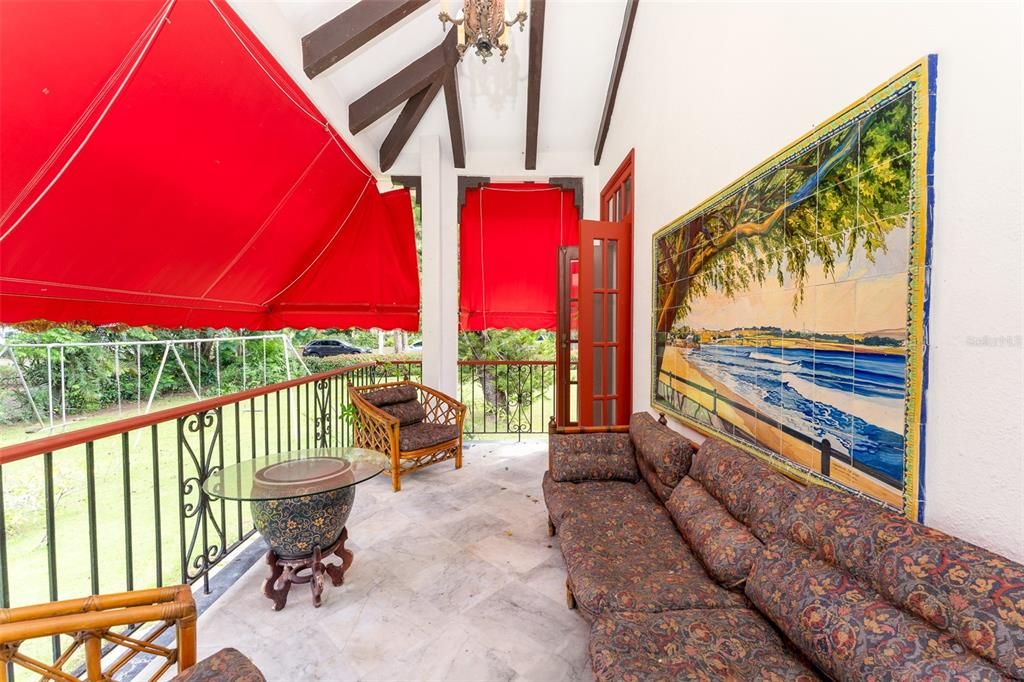 Recently Sold: $2,200,000 (3 beds, 2 baths, 2854 Square Feet)