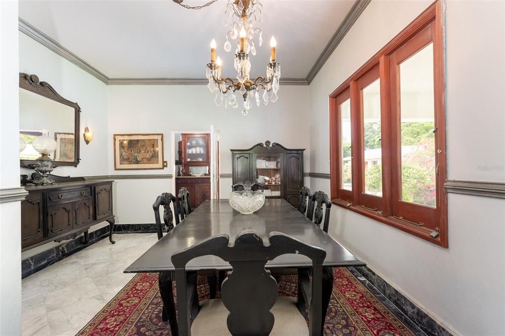 Recently Sold: $2,200,000 (3 beds, 2 baths, 2854 Square Feet)