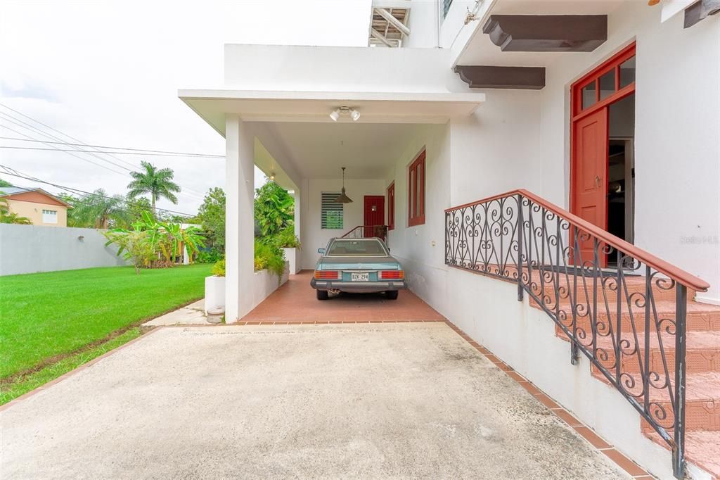 Recently Sold: $2,200,000 (3 beds, 2 baths, 2854 Square Feet)