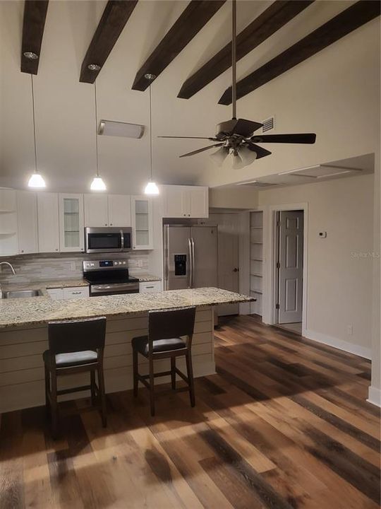 Recently Rented: $1,400 (1 beds, 1 baths, 576 Square Feet)