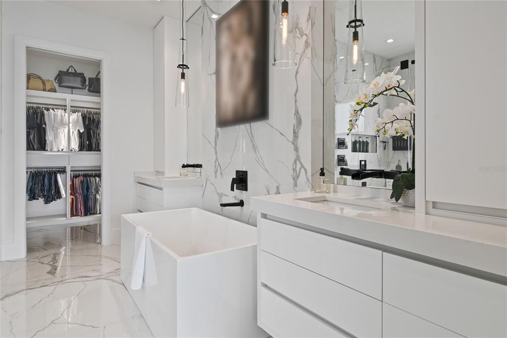 Recently Sold: $1,699,000 (3 beds, 3 baths, 2861 Square Feet)