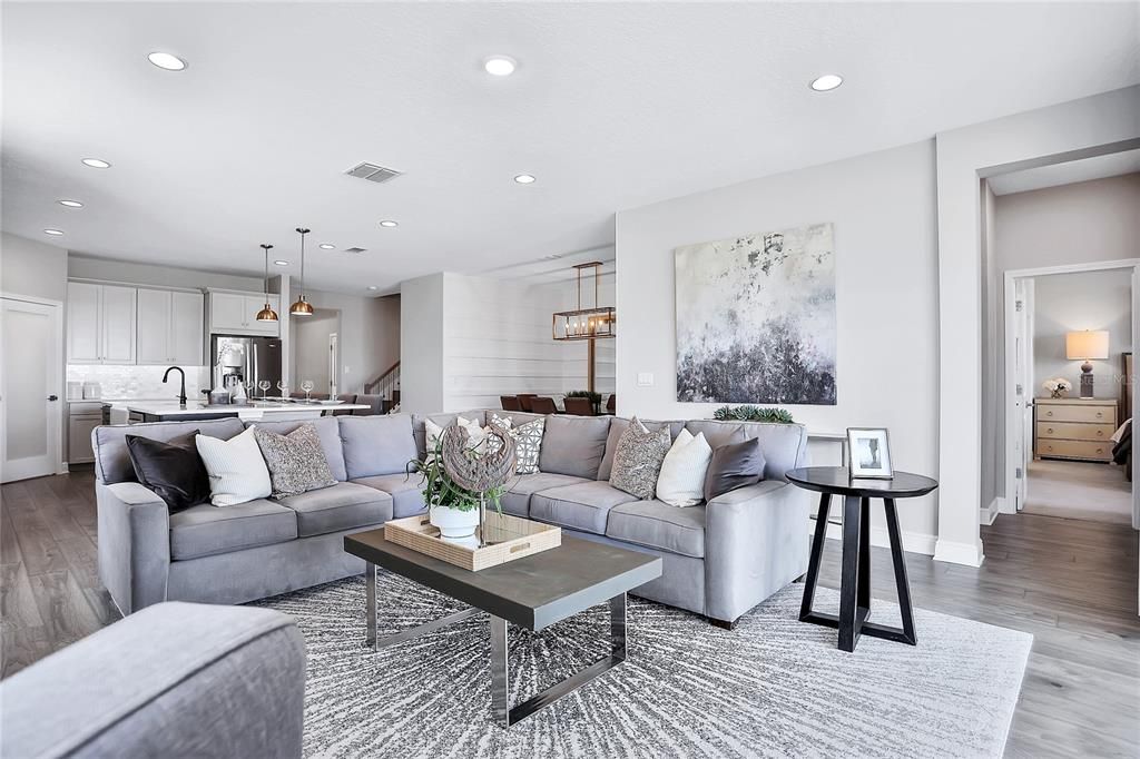 Active With Contract: $585,704 (5 beds, 3 baths, 3076 Square Feet)