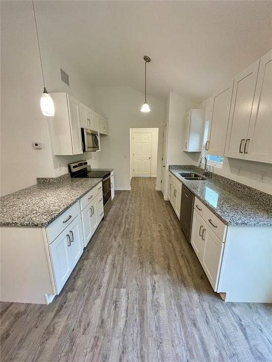 Recently Sold: $229,900 (3 beds, 2 baths, 1357 Square Feet)
