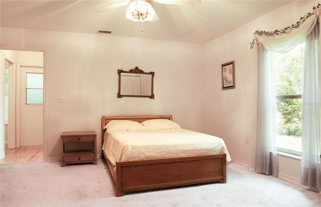 For Sale: $325,000 (2 beds, 2 baths, 1562 Square Feet)