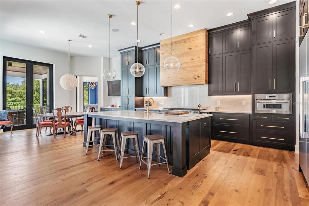 Recently Sold: $2,879,625 (5 beds, 5 baths, 5449 Square Feet)