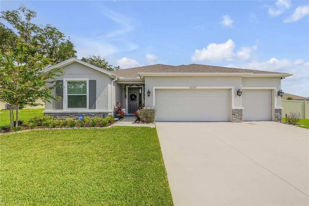 Recently Sold: $434,900 (4 beds, 3 baths, 2550 Square Feet)
