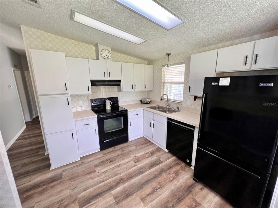 Recently Rented: $1,800 (2 beds, 2 baths, 1248 Square Feet)