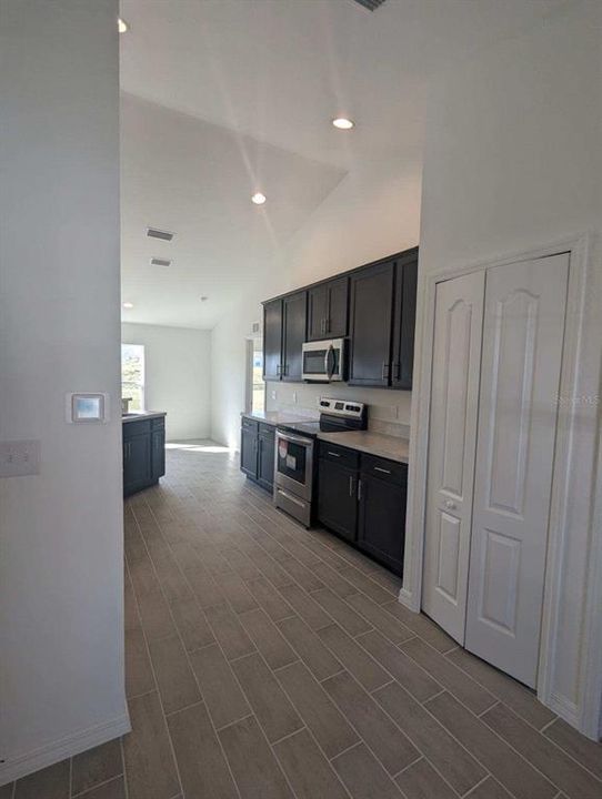 Active With Contract: $309,900 (3 beds, 2 baths, 1776 Square Feet)