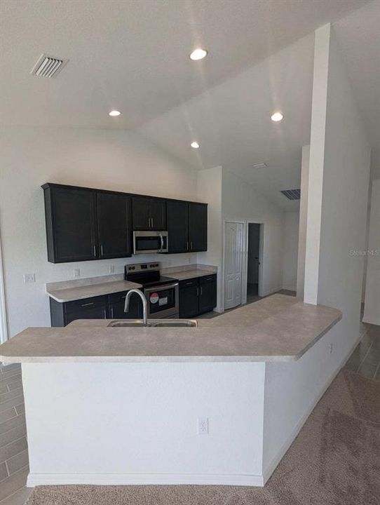 Active With Contract: $309,900 (3 beds, 2 baths, 1776 Square Feet)