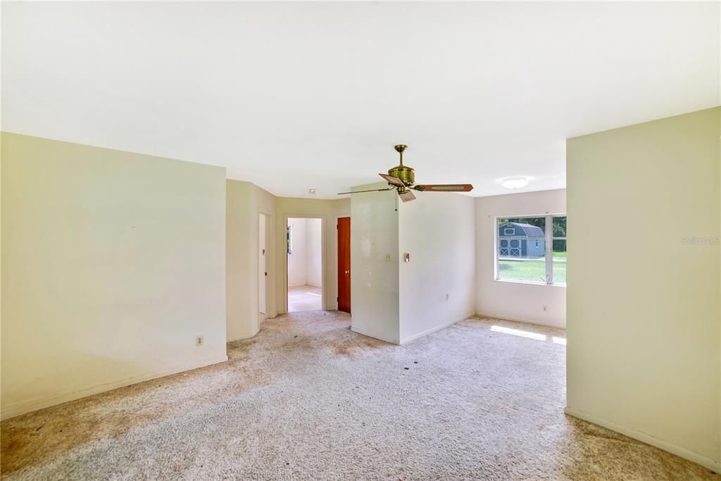 Recently Sold: $169,990 (2 beds, 1 baths, 744 Square Feet)