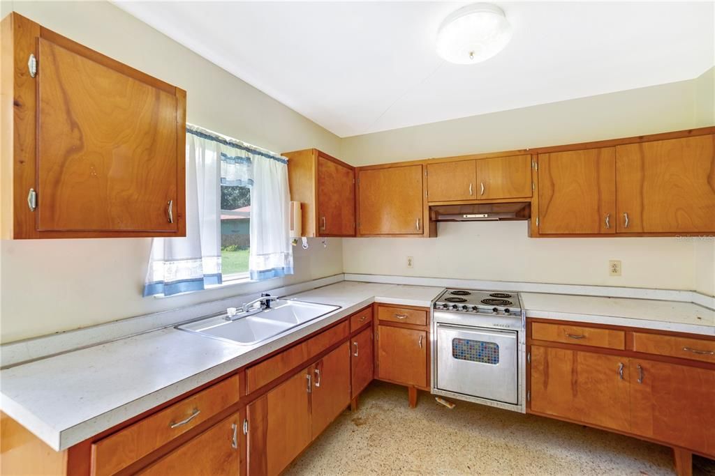 Recently Sold: $169,990 (2 beds, 1 baths, 744 Square Feet)