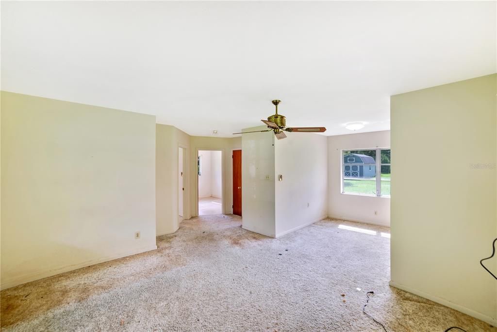 Recently Sold: $169,990 (2 beds, 1 baths, 744 Square Feet)