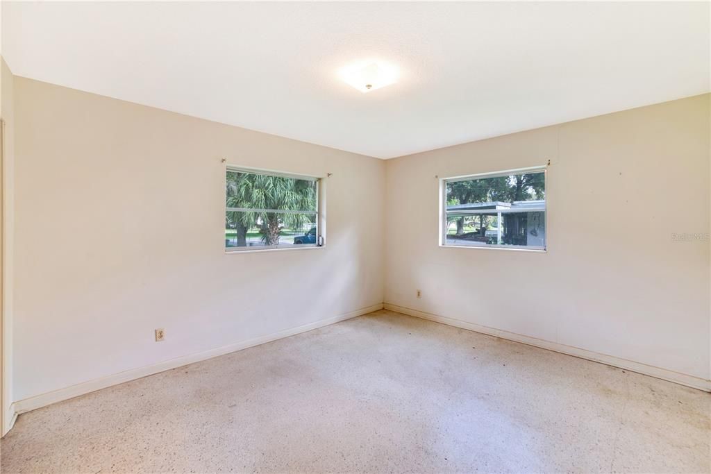 Recently Sold: $169,990 (2 beds, 1 baths, 744 Square Feet)