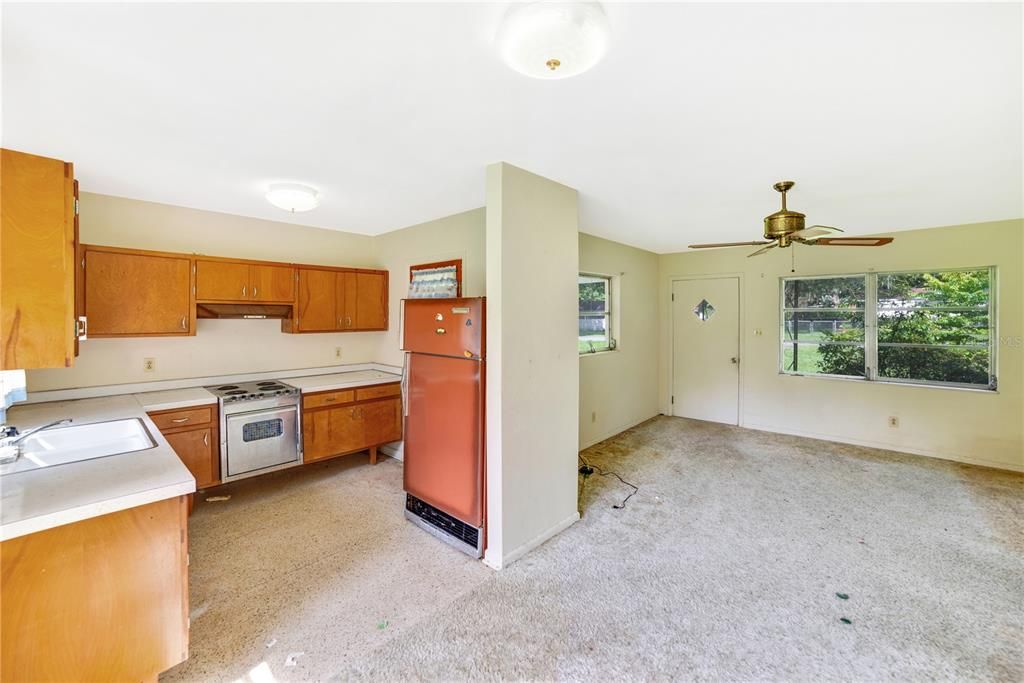 Recently Sold: $169,990 (2 beds, 1 baths, 744 Square Feet)