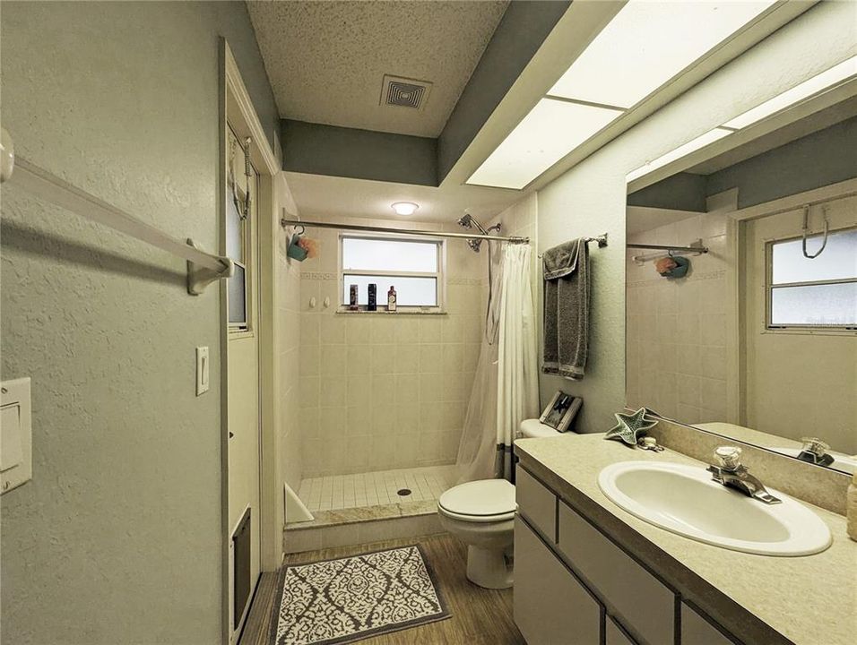 最近售出: $700,000 (3 贝兹, 2 浴室, 1702 平方英尺)