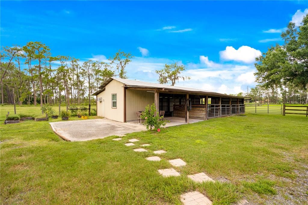 Recently Sold: $850,000 (3 beds, 2 baths, 2081 Square Feet)