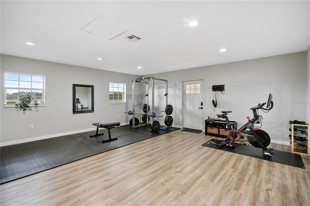 Recently Sold: $850,000 (3 beds, 2 baths, 2081 Square Feet)