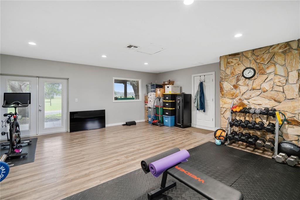 Recently Sold: $850,000 (3 beds, 2 baths, 2081 Square Feet)