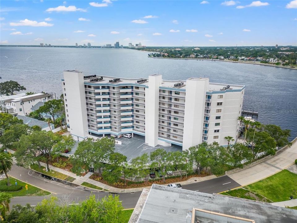 Recently Sold: $600,000 (2 beds, 2 baths, 1209 Square Feet)