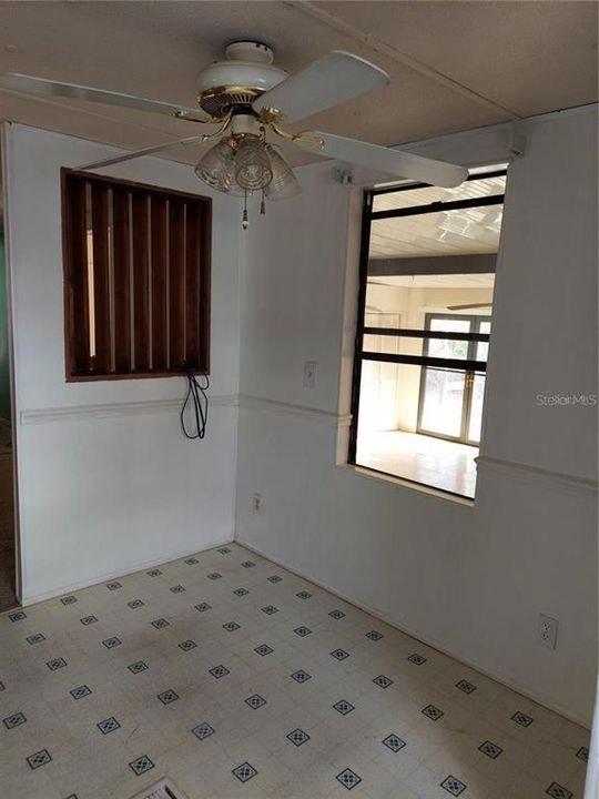 Vendido Recientemente: $79,900 (2 camas, 1 baños, 784 Pies cuadrados)