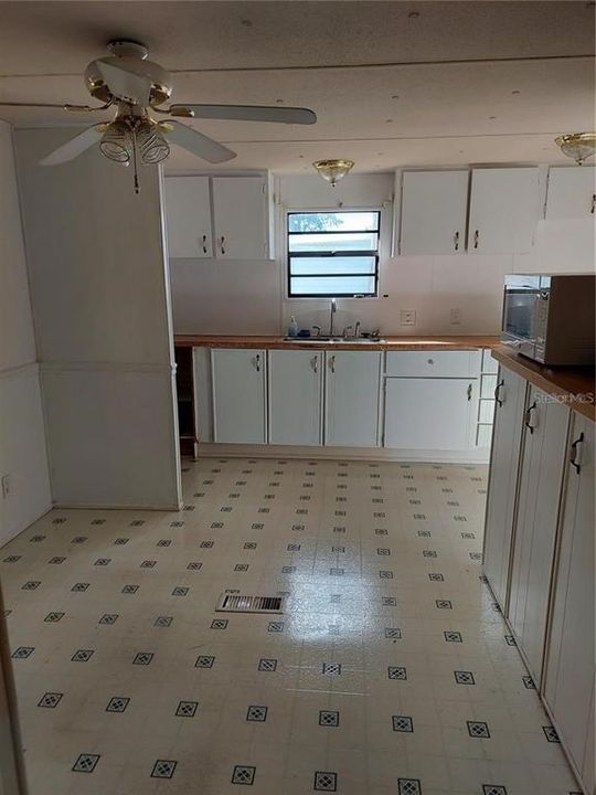 Vendido Recientemente: $79,900 (2 camas, 1 baños, 784 Pies cuadrados)