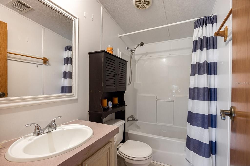 最近售出: $149,500 (3 贝兹, 2 浴室, 900 平方英尺)