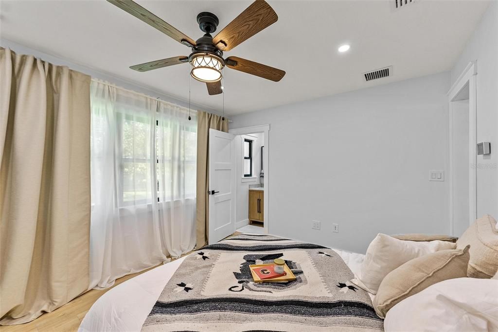 Active With Contract: $1,150,000 (3 beds, 3 baths, 1368 Square Feet)