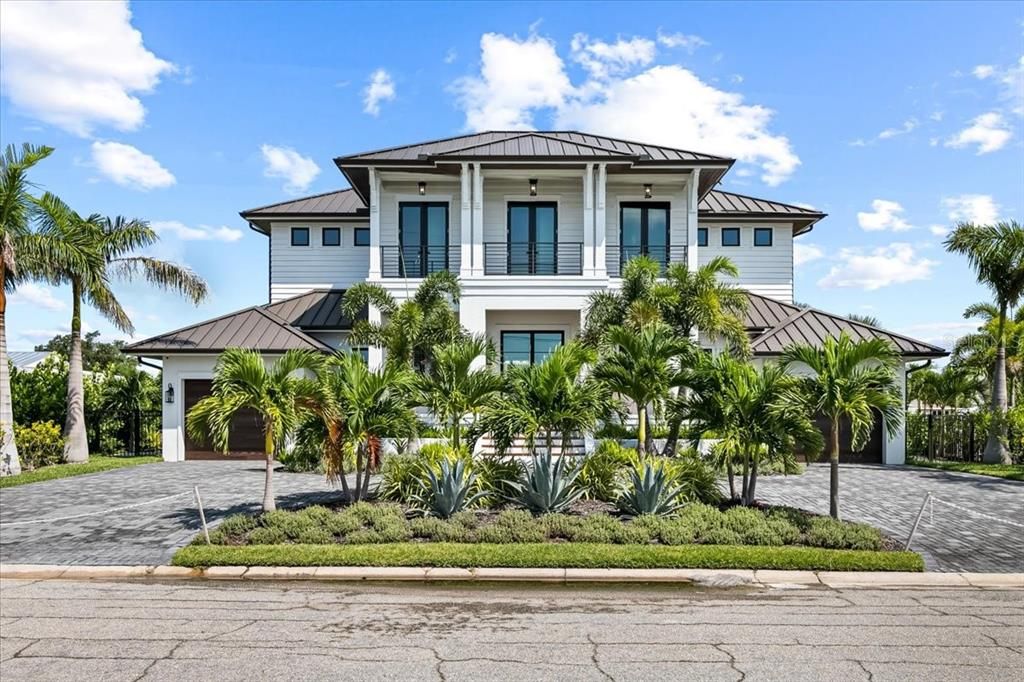 Recently Sold: $7,750,000 (6 beds, 6 baths, 3680 Square Feet)