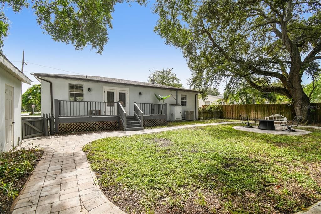 Recently Sold: $554,900 (3 beds, 2 baths, 1162 Square Feet)