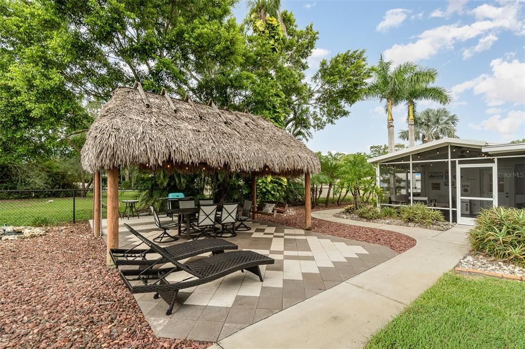 Tiki Hut perfect for parties or family gatherings