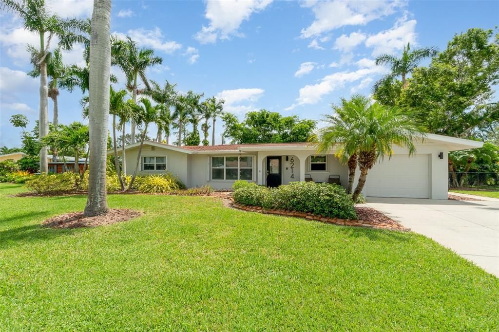 Recently Sold: $455,000 (3 beds, 2 baths, 1712 Square Feet)