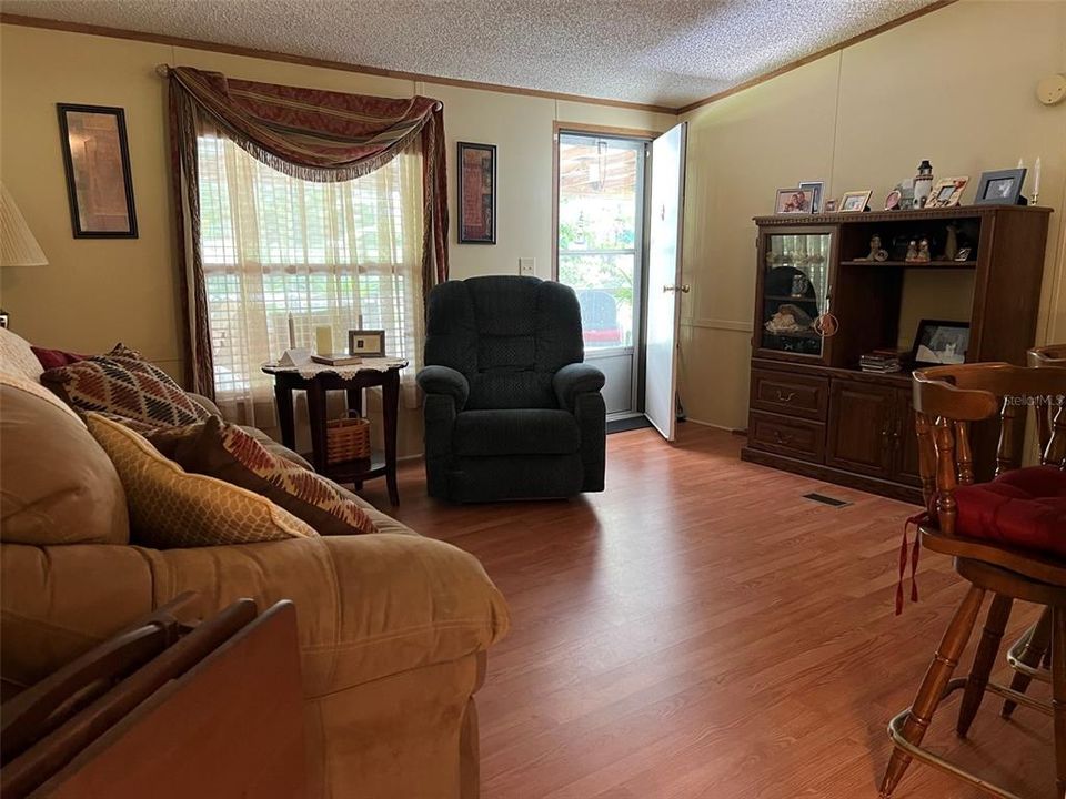 Recently Sold: $275,000 (3 beds, 2 baths, 1248 Square Feet)