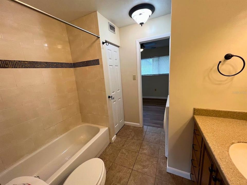 最近租的: $1,450 (2 贝兹, 1 浴室, 938 平方英尺)