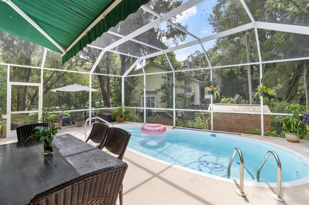Recently Sold: $720,000 (3 beds, 2 baths, 2704 Square Feet)