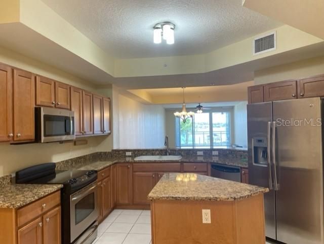 Recently Rented: $3,995 (3 beds, 3 baths, 2471 Square Feet)