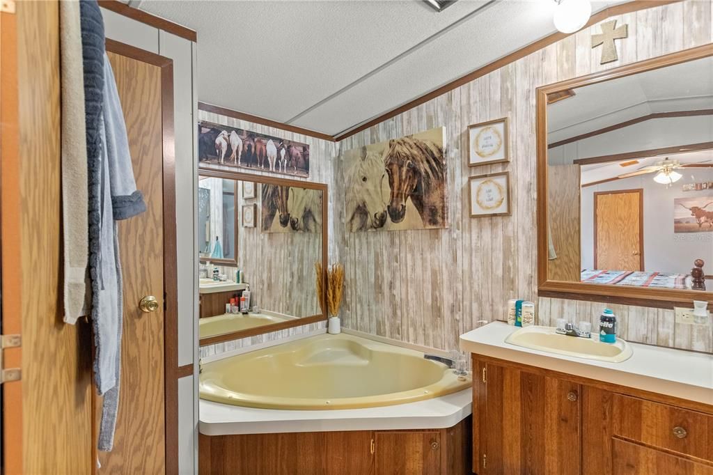 Недавно продано: $175,000 (2 спален, 2 ванн, 924 Квадратных фут)