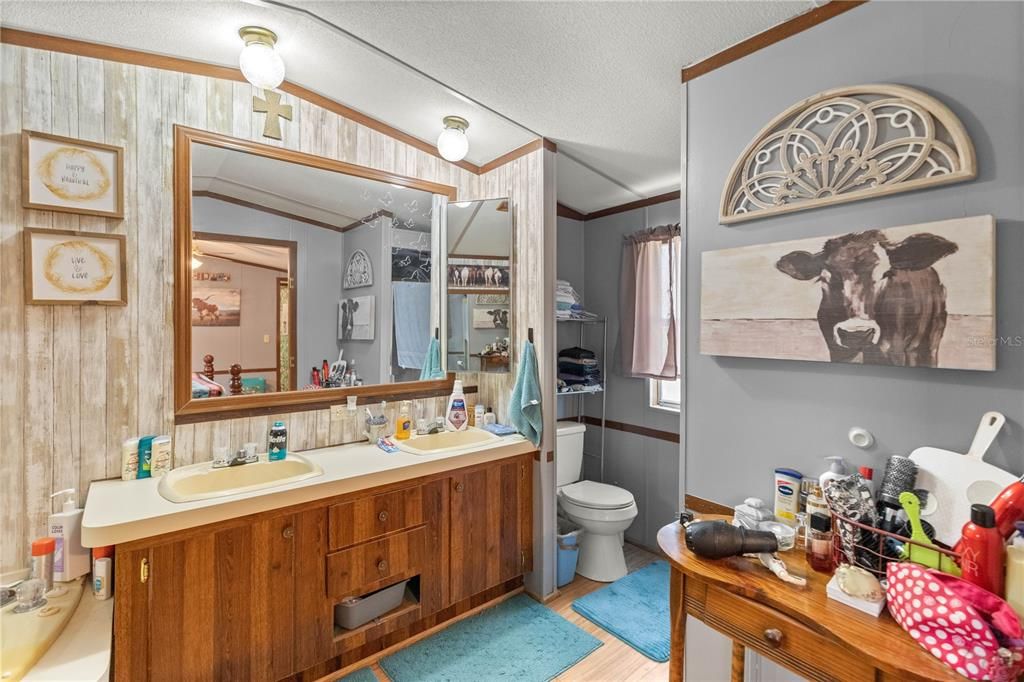 最近售出: $175,000 (2 贝兹, 2 浴室, 924 平方英尺)