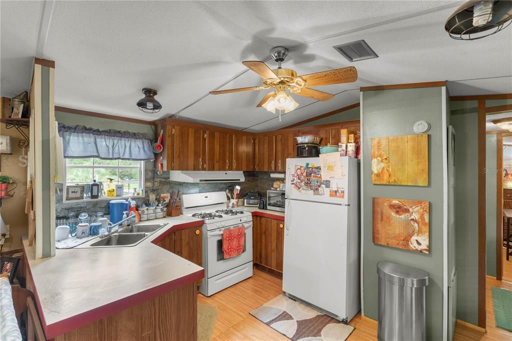 Recently Sold: $175,000 (2 beds, 2 baths, 924 Square Feet)