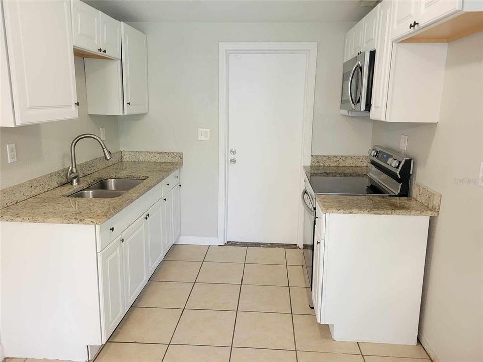 Recently Rented: $1,300 (3 beds, 1 baths, 864 Square Feet)