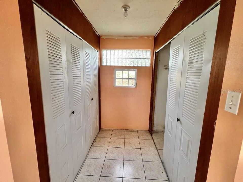 Vendido Recientemente: $156,000 (5 camas, 2 baños, 1951 Pies cuadrados)