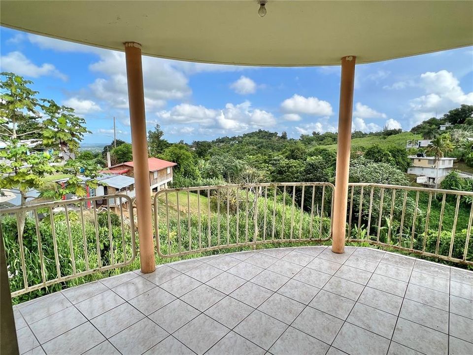 Vendido Recientemente: $156,000 (5 camas, 2 baños, 1951 Pies cuadrados)