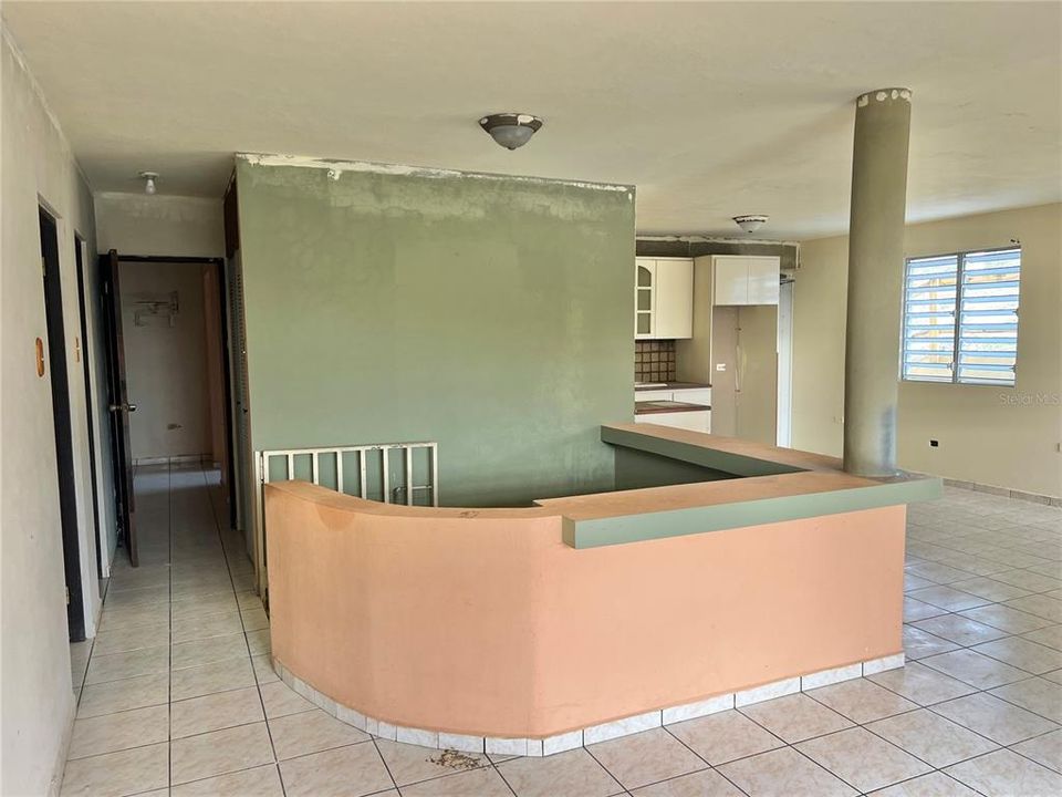 Vendido Recientemente: $156,000 (5 camas, 2 baños, 1951 Pies cuadrados)