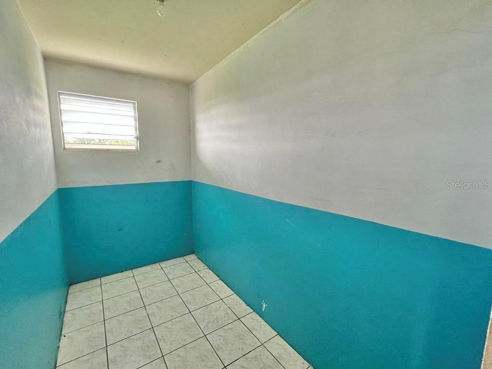 Vendido Recientemente: $156,000 (5 camas, 2 baños, 1951 Pies cuadrados)