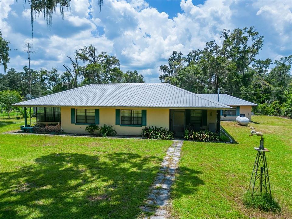 Active With Contract: $799,900 (3 beds, 2 baths, 1260 Square Feet)