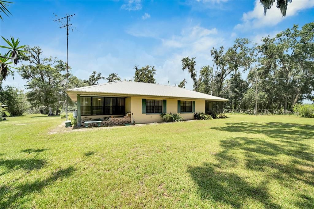 Active With Contract: $799,900 (3 beds, 2 baths, 1260 Square Feet)