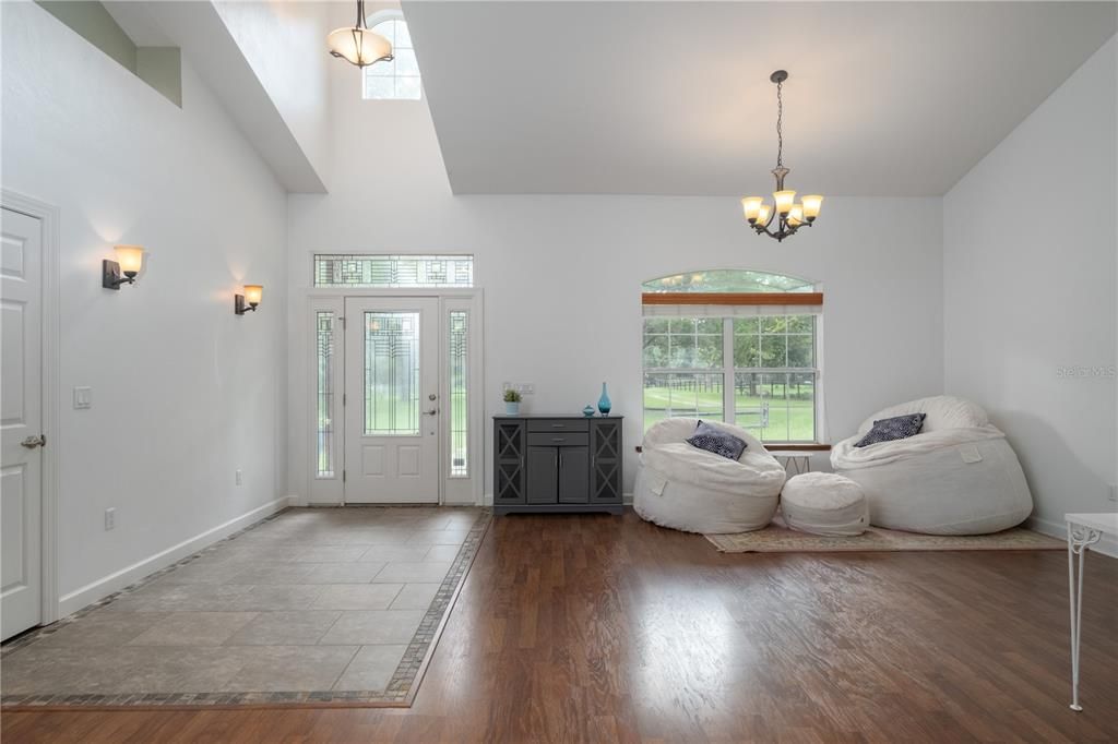 Recently Sold: $485,000 (3 beds, 3 baths, 1879 Square Feet)