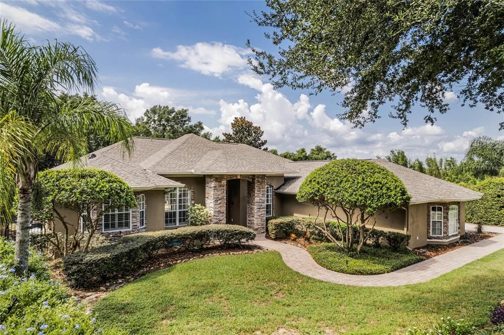 Recently Sold: $734,900 (4 beds, 3 baths, 2490 Square Feet)